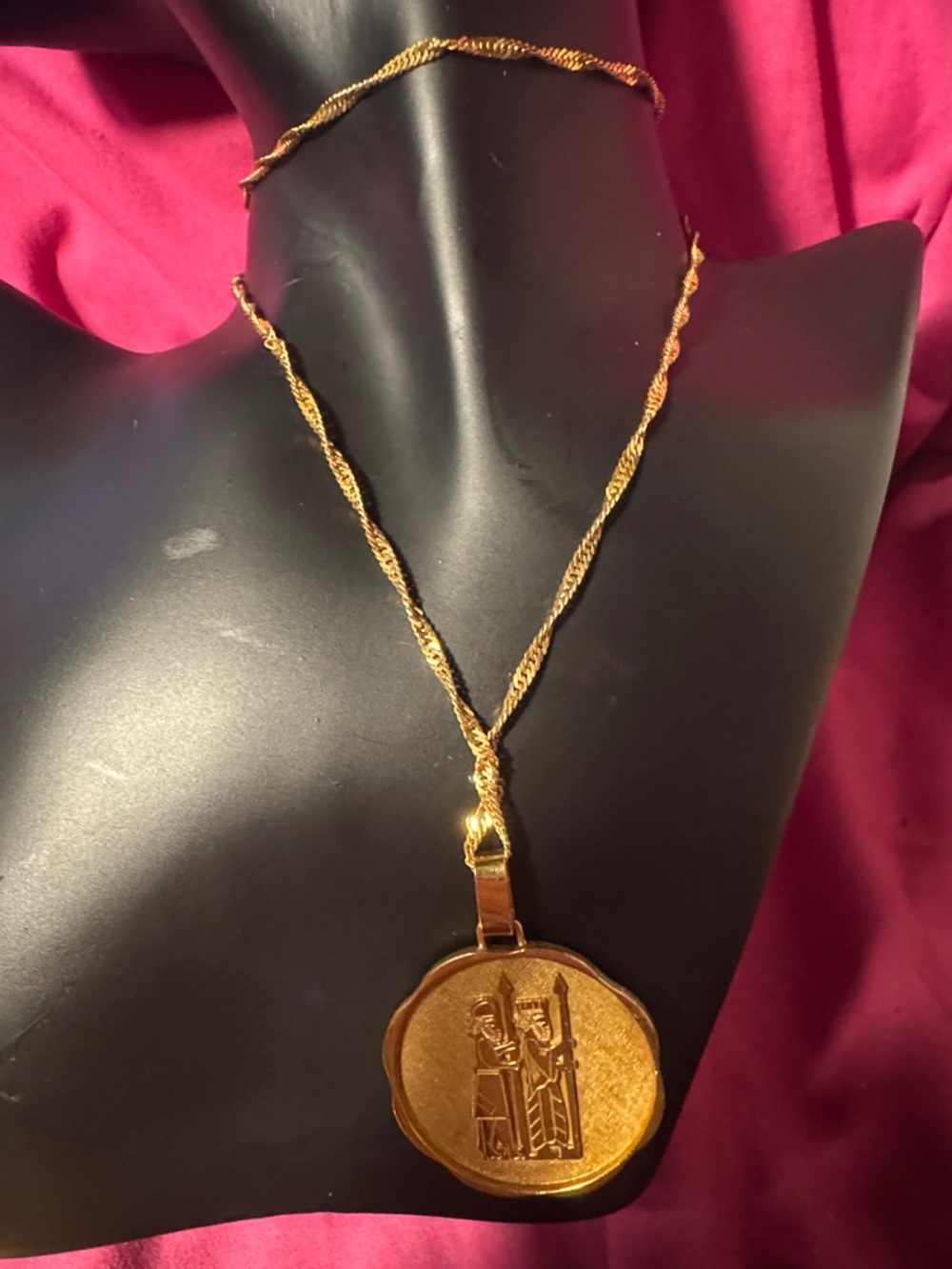 18 k solid gold Egyptian Motif Pendant Necklace unisex